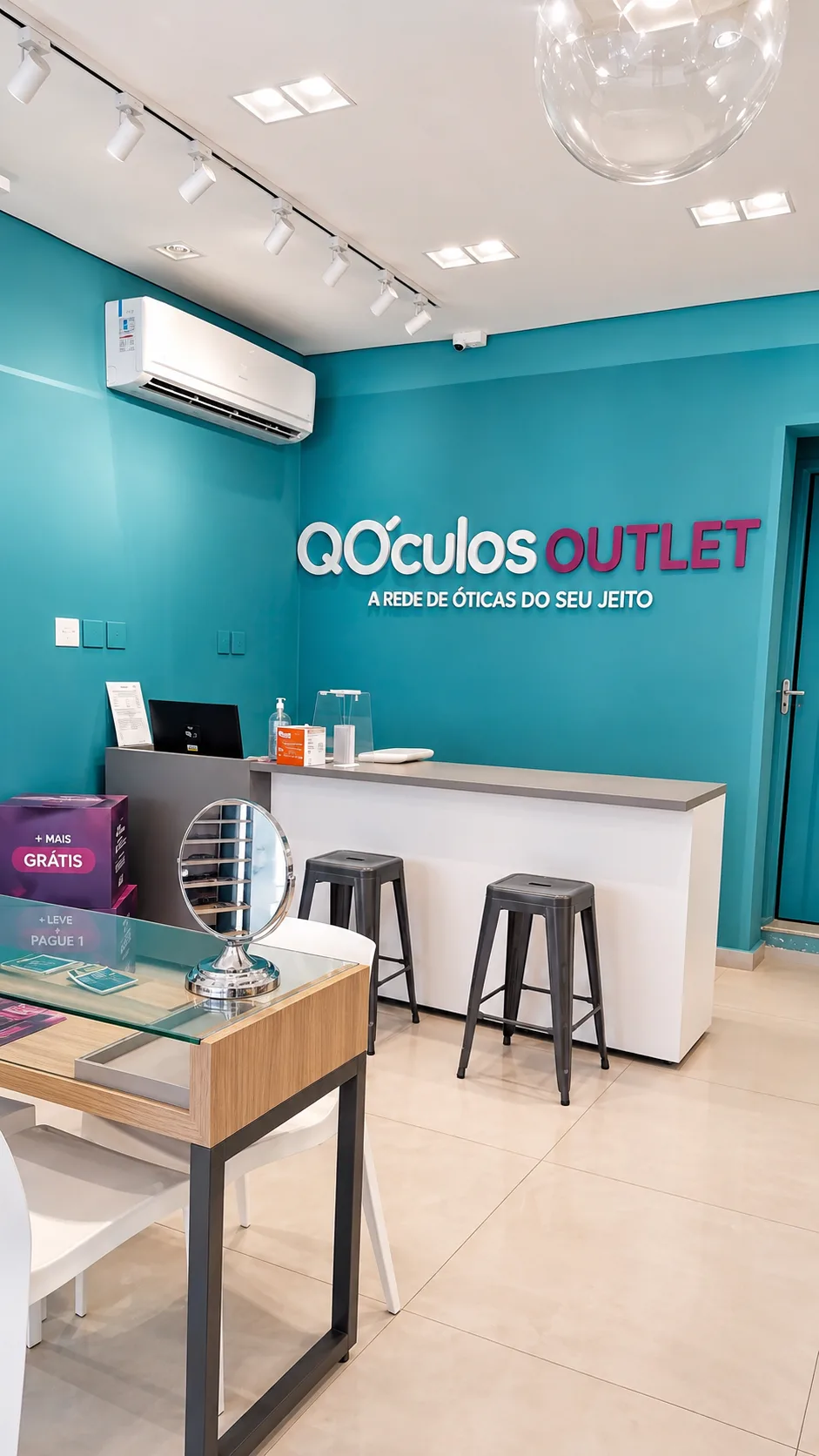 Interior real da QÓculos Outlet Montes Claros